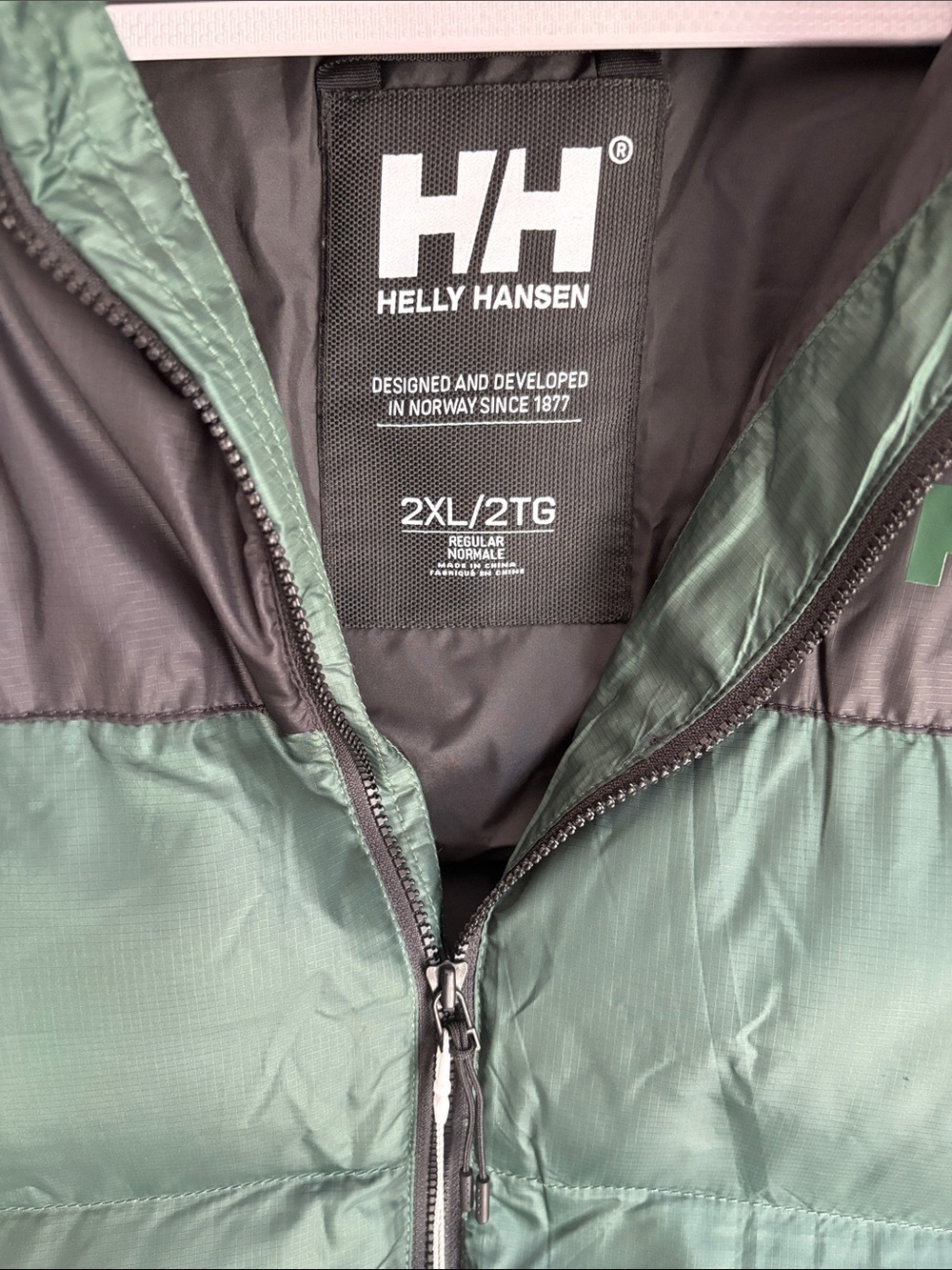 Helly Hansen Green and Black Quilted Puffer Vest - Picture 2 of 4